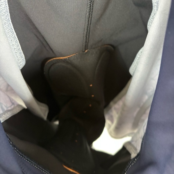 Lululemon Biking Shorts Size 6 - Picture 3 of 4